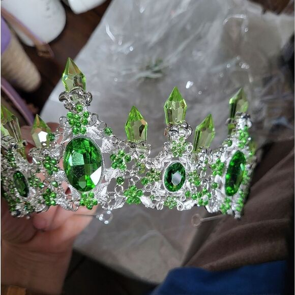 NWOT Green Crystal Tiara - Picture 3 of 4